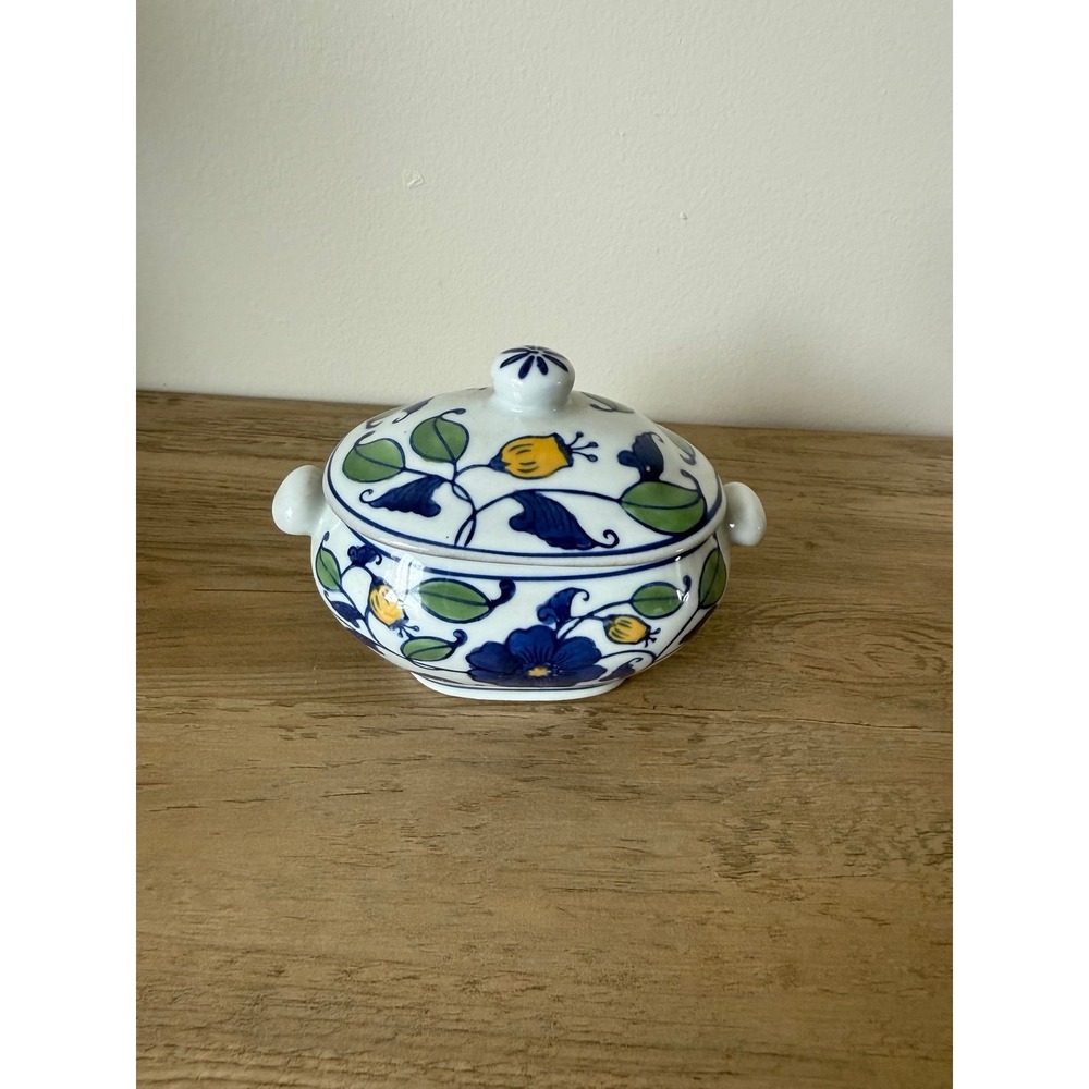 Gryphonware China #2301083 Porcelain Oval Dish with Lid